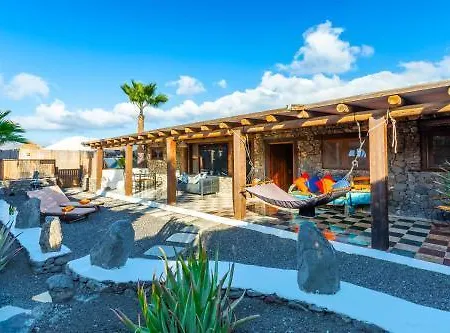 De Arrieta Village - Yurts And Stone - Shared Pool - Walking Distance To Arrieta - Eco Friendly Rezort *