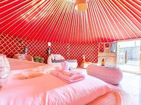 De Arrieta Village - Yurts And Stone - Shared Pool - Walking Distance To Arrieta - Off Grid אתר נופש