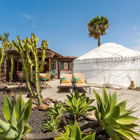 De Arrieta Village - Yurts And Stone - Shared Pool - Walking Distance To Arrieta - Off Grid אתר נופש Tabayesco