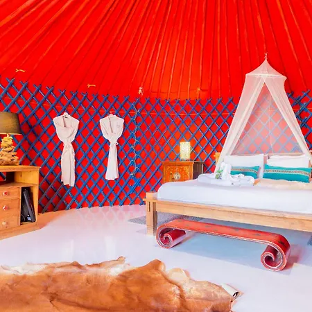 De Arrieta Village - Yurts And Stone - Shared Pool - Walking Distance To Arrieta - Off Grid אתר נופש Tabayesco