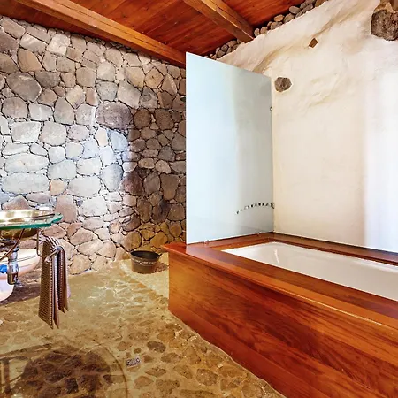 De Arrieta Village - Yurts And Stone - Shared Pool - Walking Distance To Arrieta - Off Grid אתר נופש Tabayesco