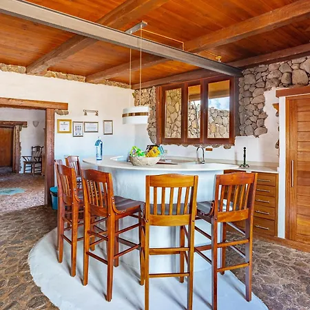 De Arrieta Village - Yurts And Stone - Shared Pool - Walking Distance To Arrieta - Off Grid אתר נופש