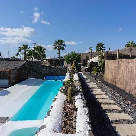 De Arrieta Village - Yurts And Stone - Shared Pool - Walking Distance To Arrieta - Eco Friendly Rezort *