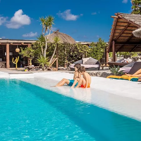 De Arrieta Village - Yurts And Stone - Shared Pool - Walking Distance To Arrieta - Off Grid אתר נופש 3*