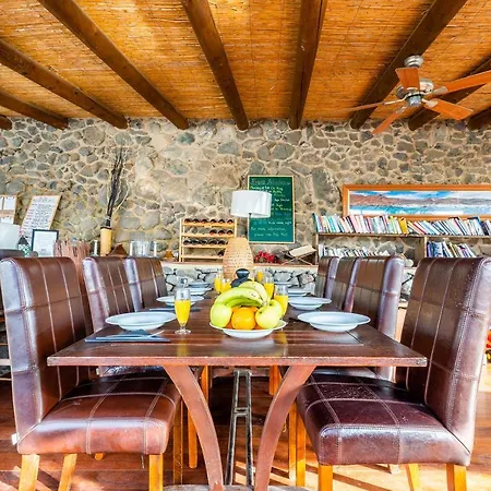 De Arrieta Village - Yurts And Stone - Shared Pool - Walking Distance To Arrieta - Eco Friendly Rezort *