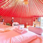 De Arrieta Village - Yurts And Stone - Shared Pool - Walking Distance To Arrieta - Off Grid Resort