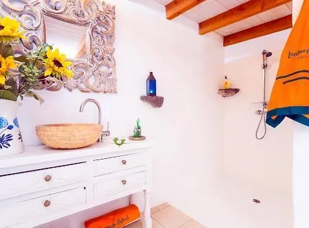 De Arrieta Village - Yurts And Stone - Shared Pool - Walking Distance To Arrieta - Off Grid Курортный комплекс