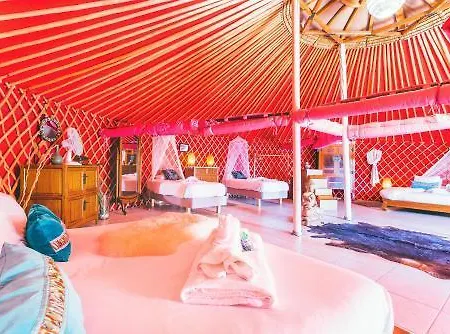 De Arrieta Village - Yurts And Stone - Shared Pool - Walking Distance To Arrieta - Off Grid Курортный комплекс 3*