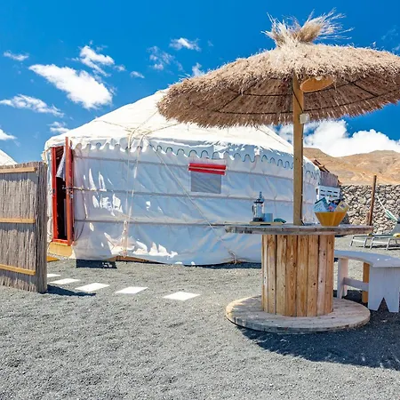 De Arrieta Village - Yurts And Stone - Shared Pool - Walking Distance To Arrieta - Off Grid *