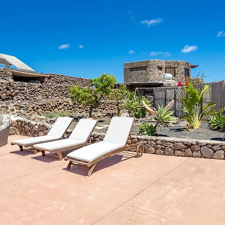 De Arrieta Village - Yurts And Stone - Shared Pool - Walking Distance To Arrieta - Off Grid *