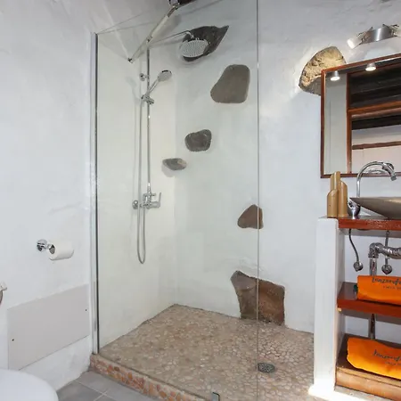 De Arrieta Village - Yurts And Stone - Shared Pool - Walking Distance To Arrieta - Off Grid Resort *