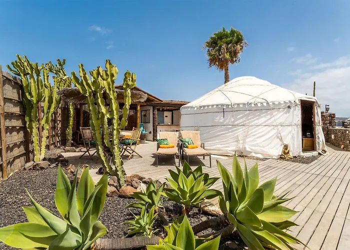 De Arrieta Village - Yurts And Stone - Shared Pool - Walking Distance To Arrieta - Off Grid Resort Tabayesco