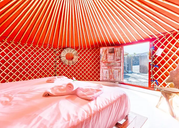 Resort De Arrieta Village - Yurts And Stone - Shared Pool - Walking Distance To Arrieta - Off Grid Tabayesco