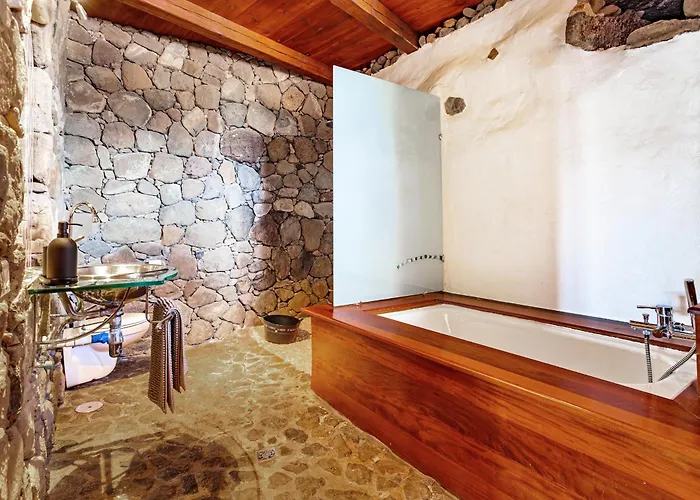 De Arrieta Village - Yurts And Stone - Shared Pool - Walking Distance To Arrieta - Off Grid Resort Tabayesco