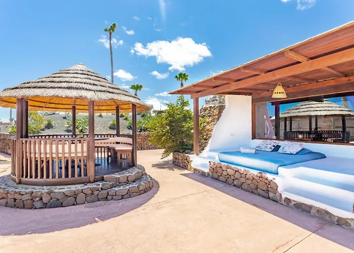 Resort De Arrieta Village - Yurts And Stone - Shared Pool - Walking Distance To Arrieta - Off Grid