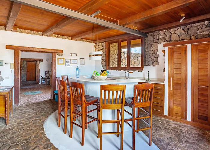 De Arrieta Village - Yurts And Stone - Shared Pool - Walking Distance To Arrieta - Off Grid Resort